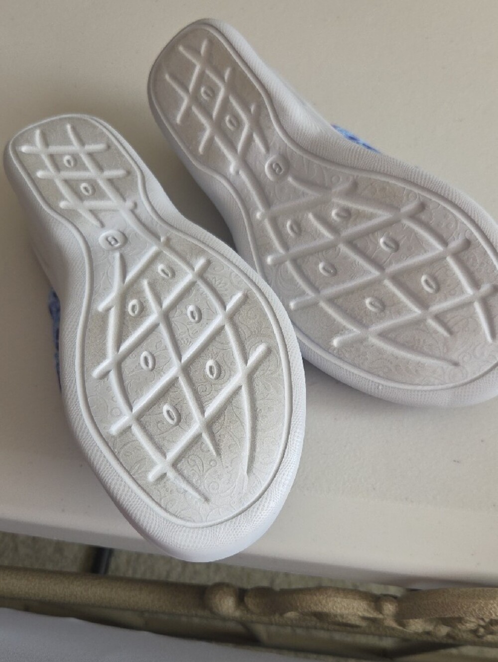 Bzees Lavender Tie-Dye Knot Slide Sandals - Picture 6 of 6